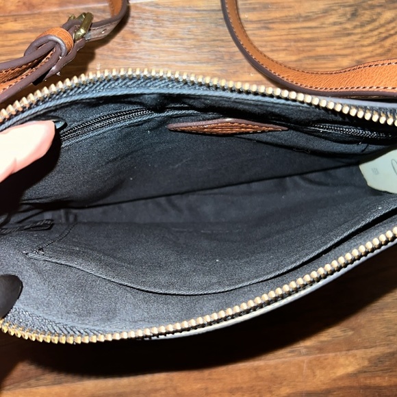 Black and White Fossil Crossbody - Picture 6 of 6